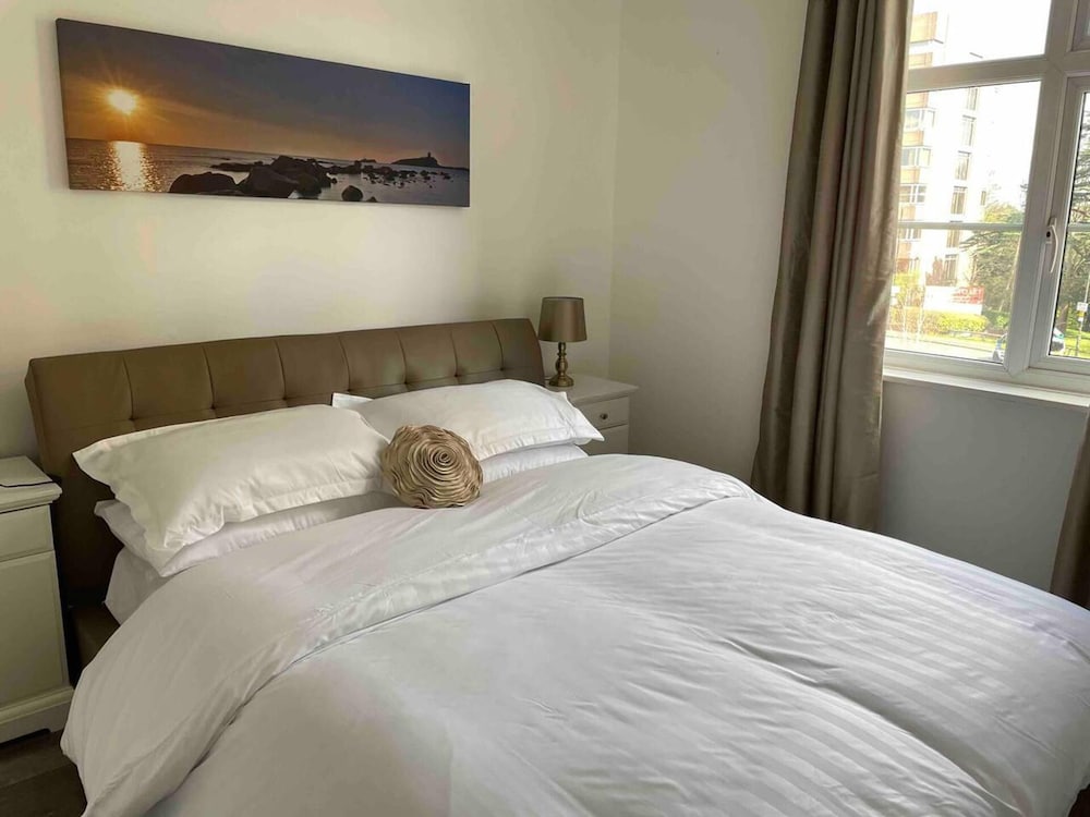 Bright and Spacious 2-bed Apartment in Sutton view 2