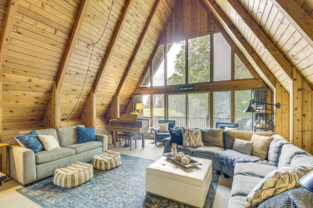 Canal Across Street: Family Cabin in Breezy Point!