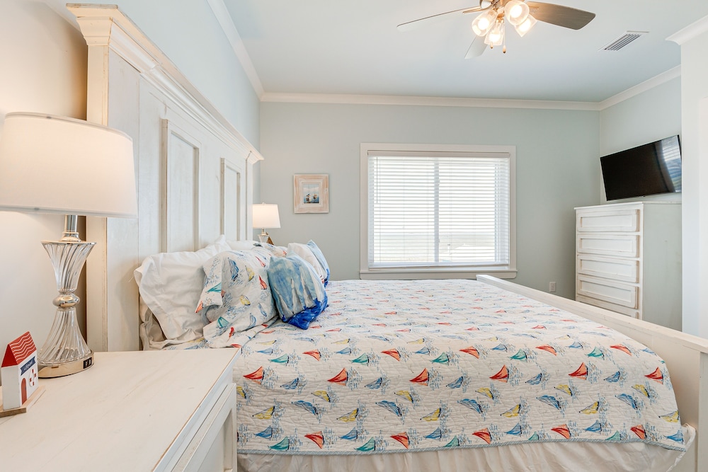 < 1/2 Mi to Beach: Waterfront Dauphin Island Home view 5