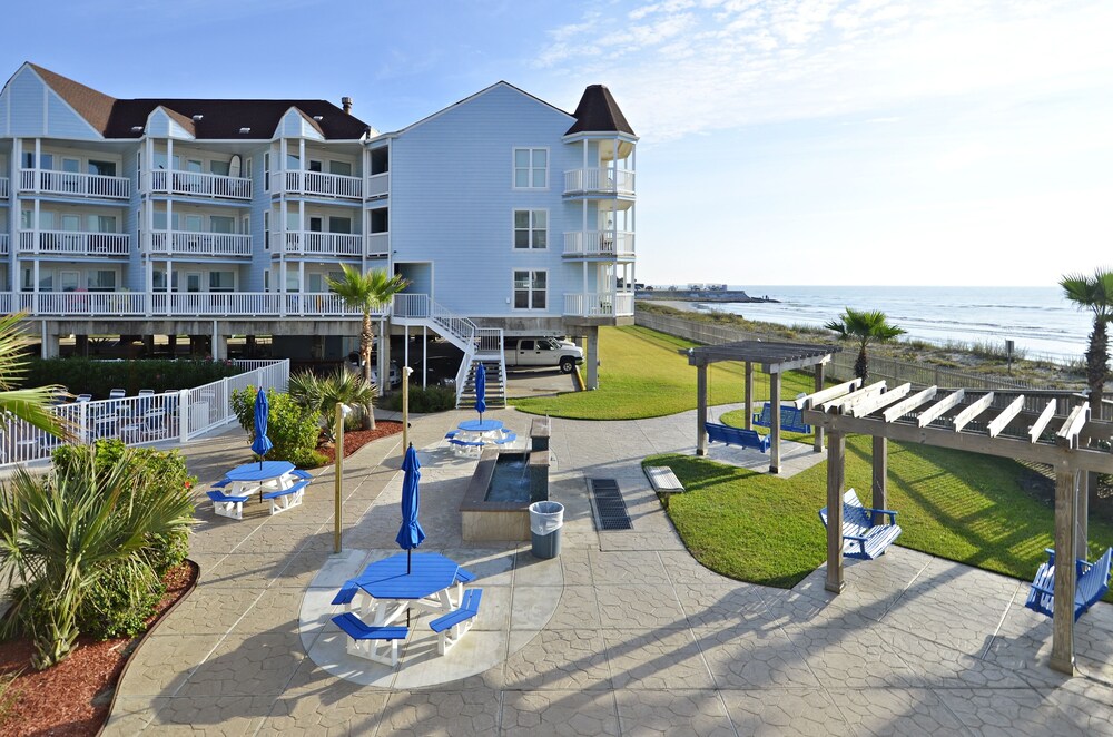 Seascape 1214 Studio Bedroom Condo by RedAwning