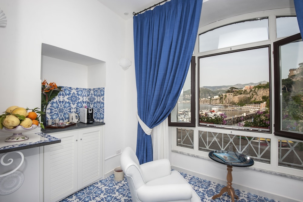 Surriento Suites