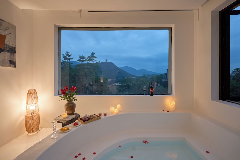Miyue Shenzhen Tianlu Secret Wild Wizard Holiday Hotel
