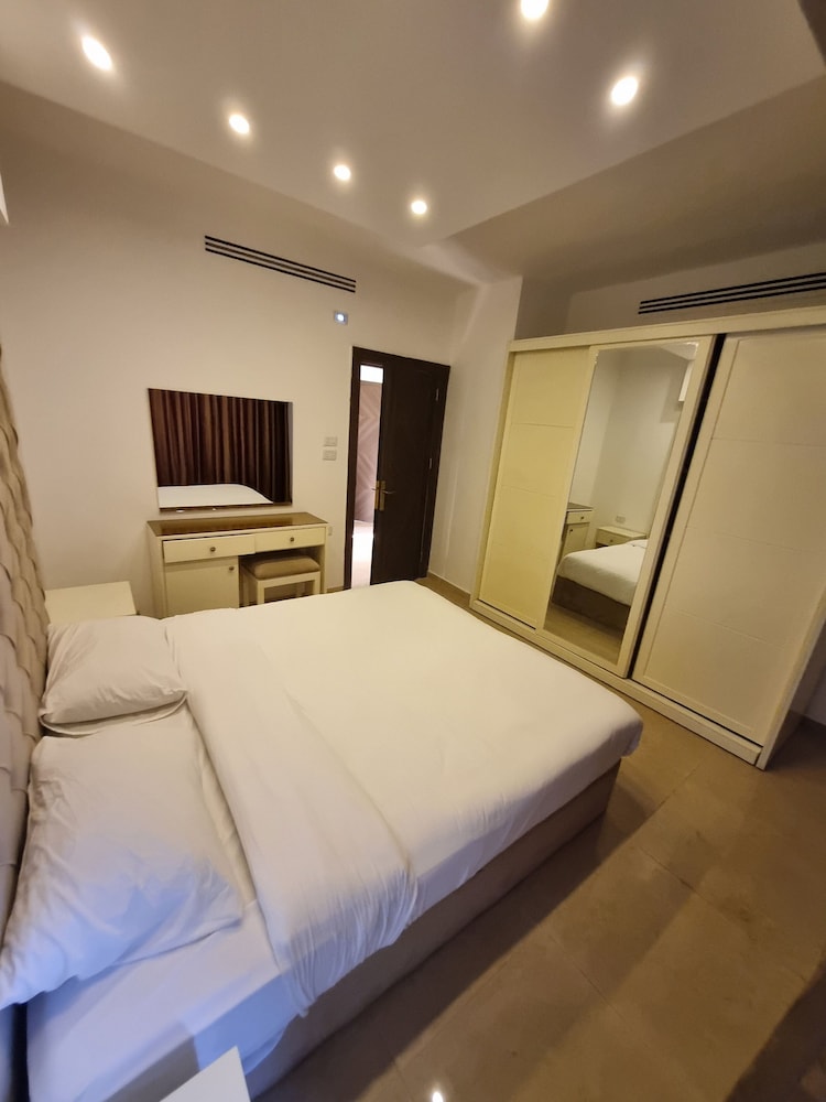 Luxurious Amman Apartment With Private Pool and Modern Amenities