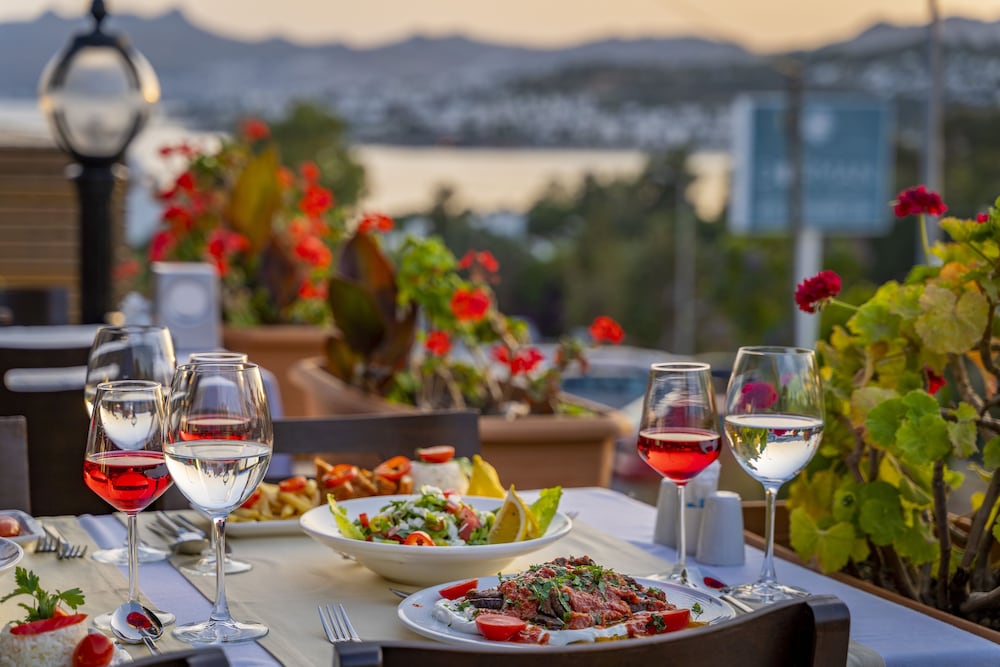 Queen Boutique Hotel - Image 39