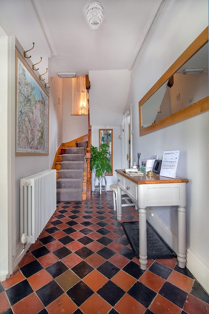 Garth Dderwen Guest House
