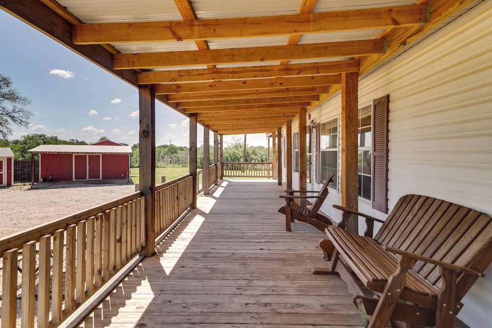 Hunt, Fish, Unwind: Countryside Escape in Texas!