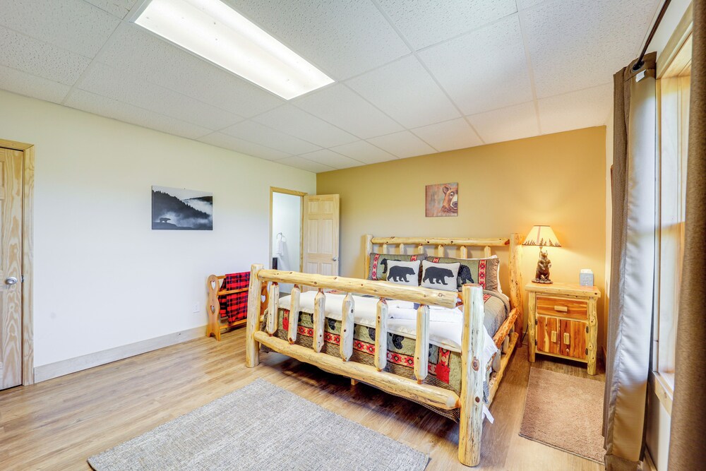 Mountain-view Deck: Group Getaway in Fleetwood