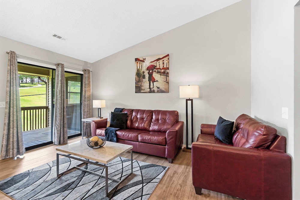 Quittin' Time Stay for 6 With Golf Course Views & Resort Amenities