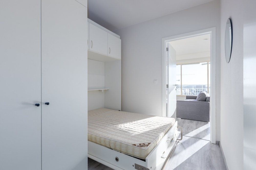 Modern, Renovated Studio With Open Views