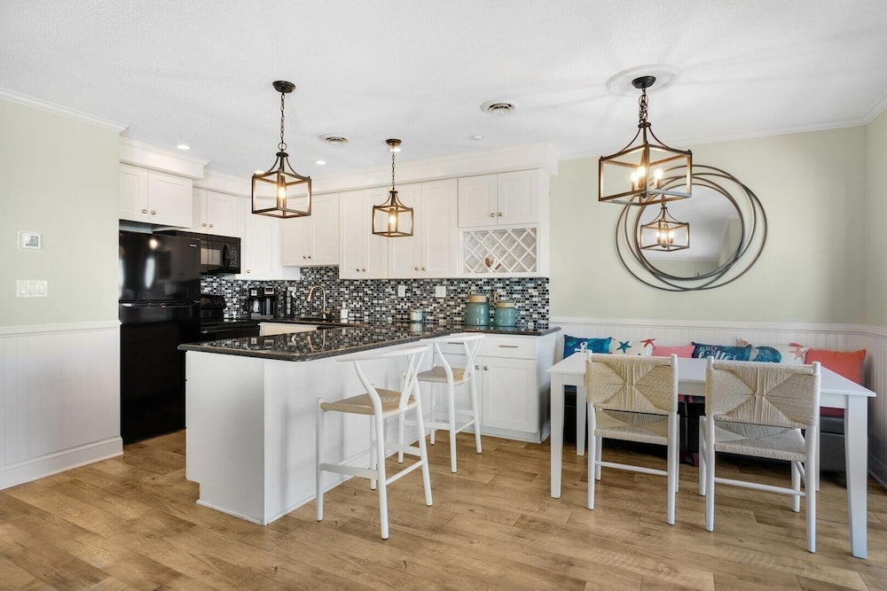 Harbour Island 402m 2 Bedroom Condo