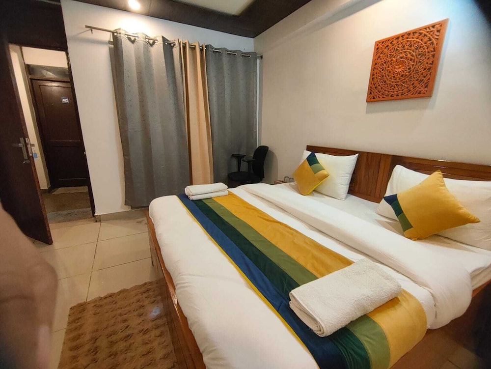 Roomshala Hotel Blueberry