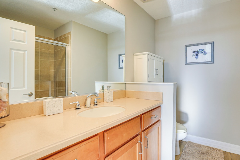 Swim, Fish & Explore: Waterfront Gem in Ruskin