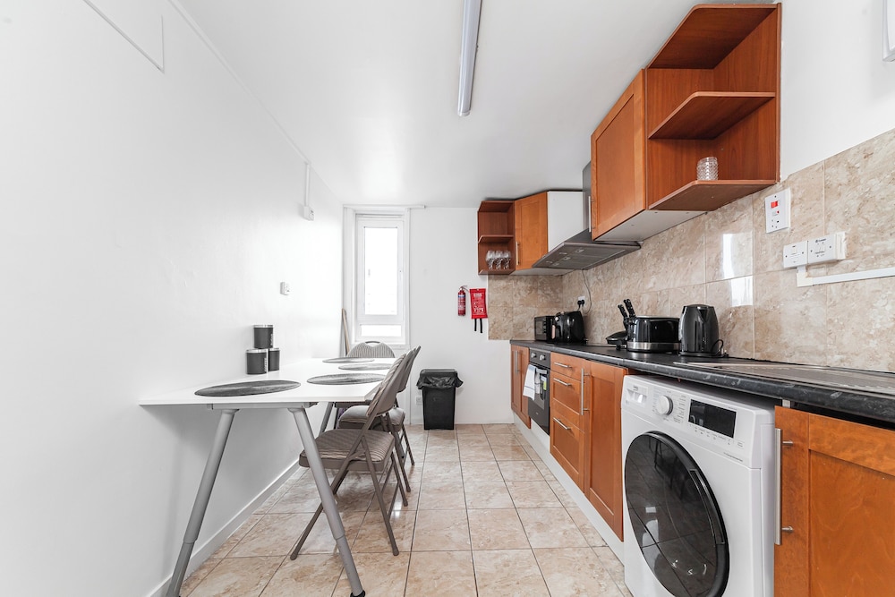 Modern Living In Stylish 3bed Flat