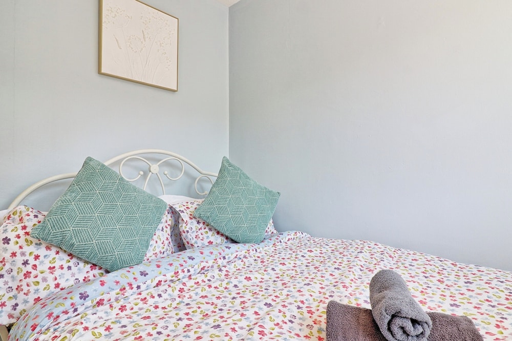 Tranquil Garden Retreat in Buckhurst Hill