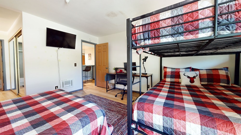 Aspen Creek #115 2 Bedroom Condo by RedAwning view 5