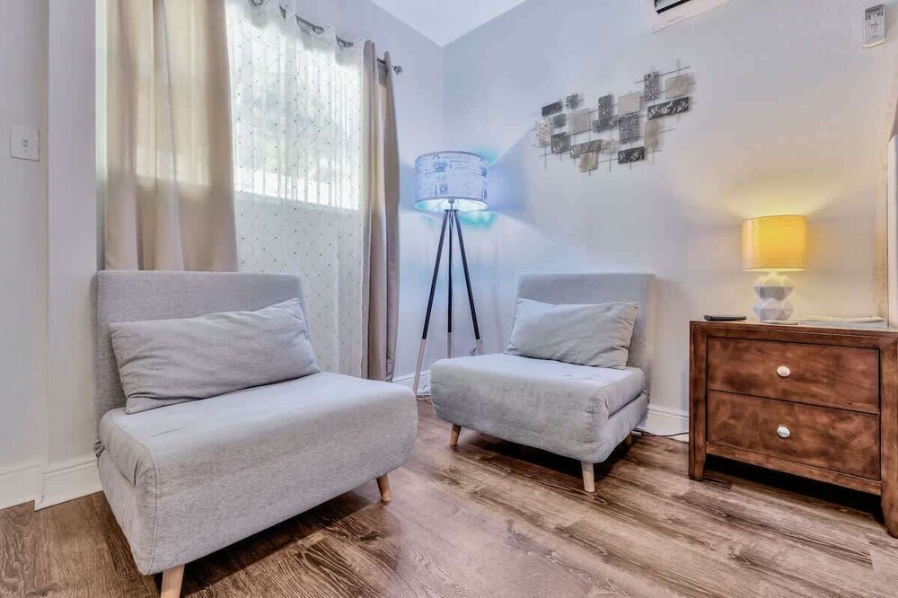 Cozy Suite Full Amenitie s pet Friendly