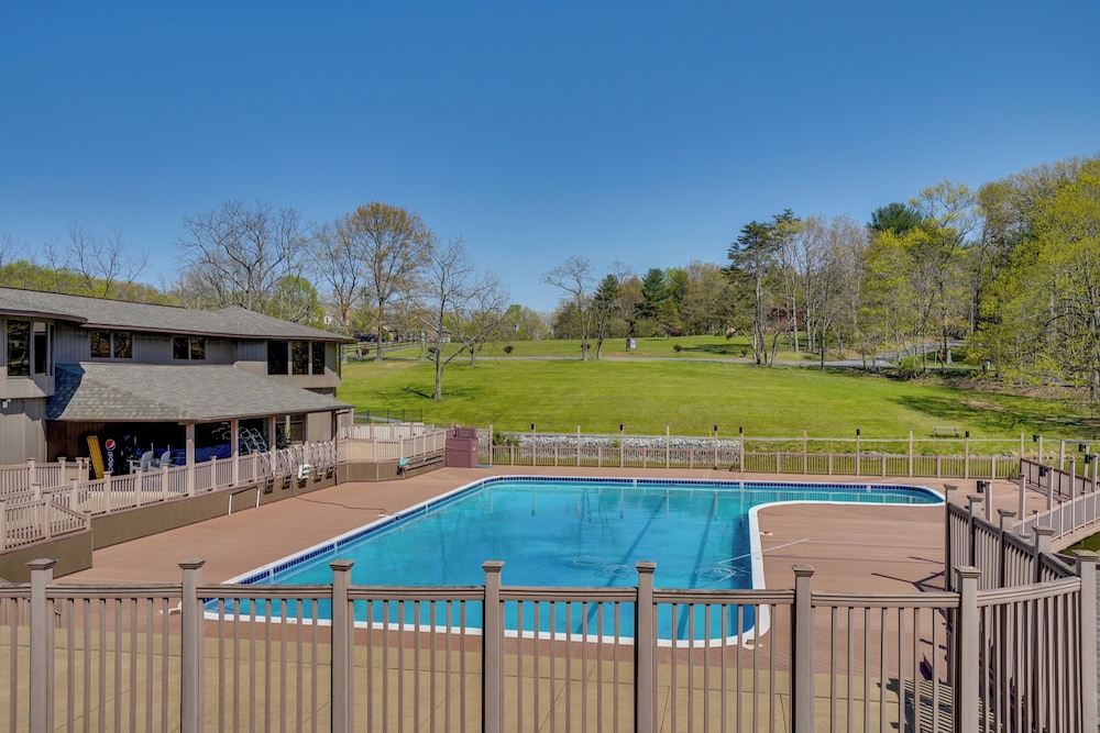 Retreat on The Woods Resort: Mtn View Golf Course! - Property Image 1