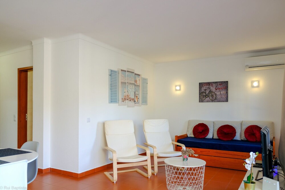Immaculate 1-bed Apartment in Albufeira view 4