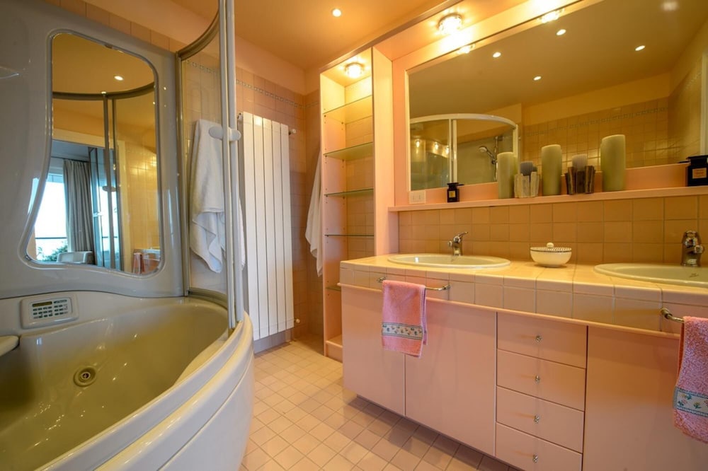 Sana Luxury Apartment in Stresa With Lake View view 3