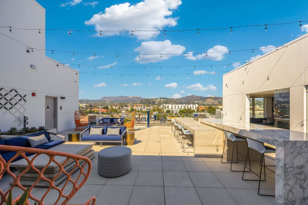 Luxury 3BR Hollywood Sign View by Oneluxstay