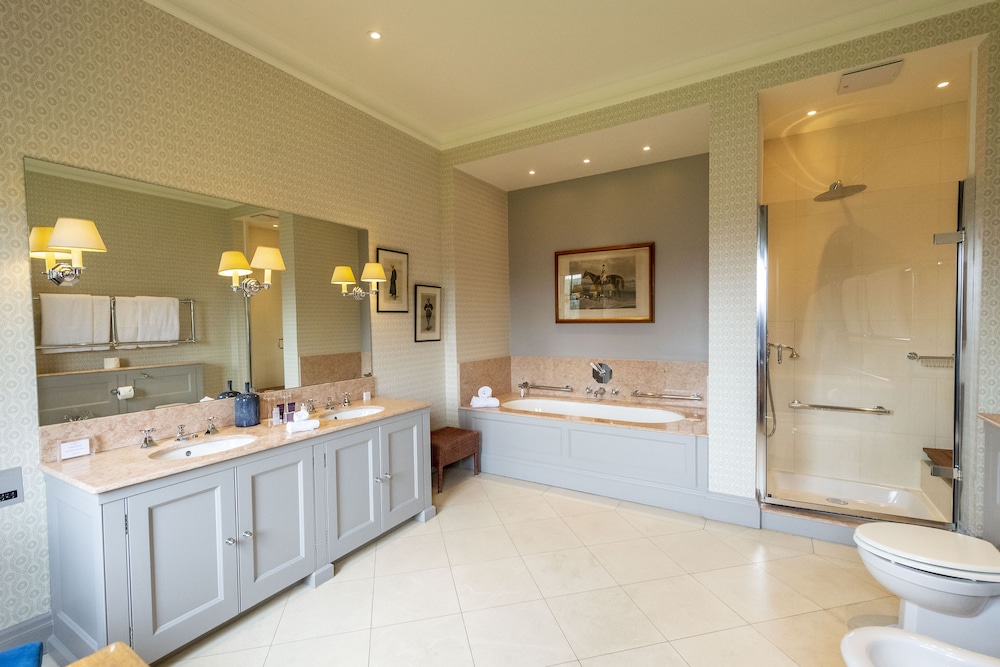 Newmarket Vacations - The Jockey Club Rooms - Property Image 14