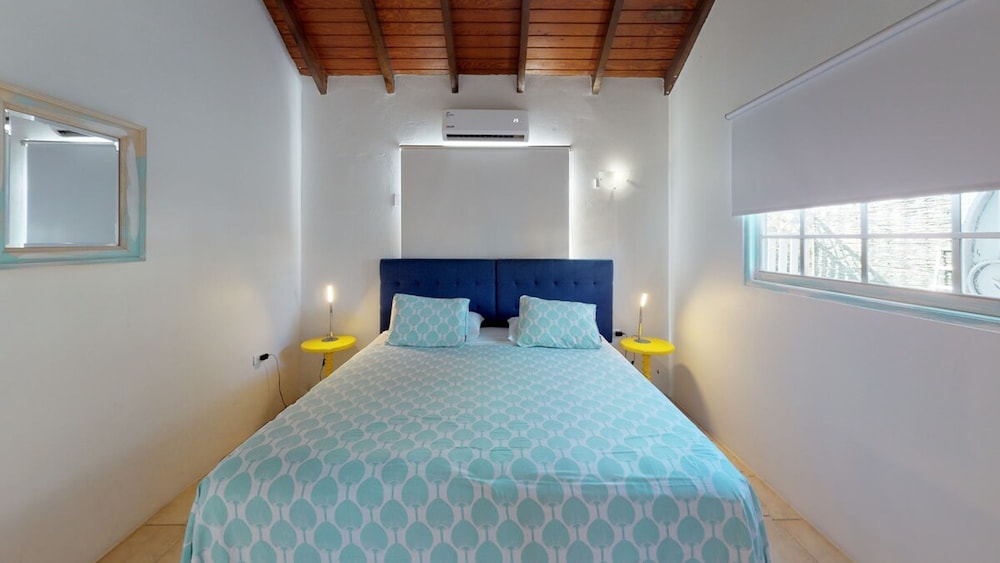 Poolside Apt Ibiza Poolside Apt -2 bd 2 Bath-kitchen-modern Hotel