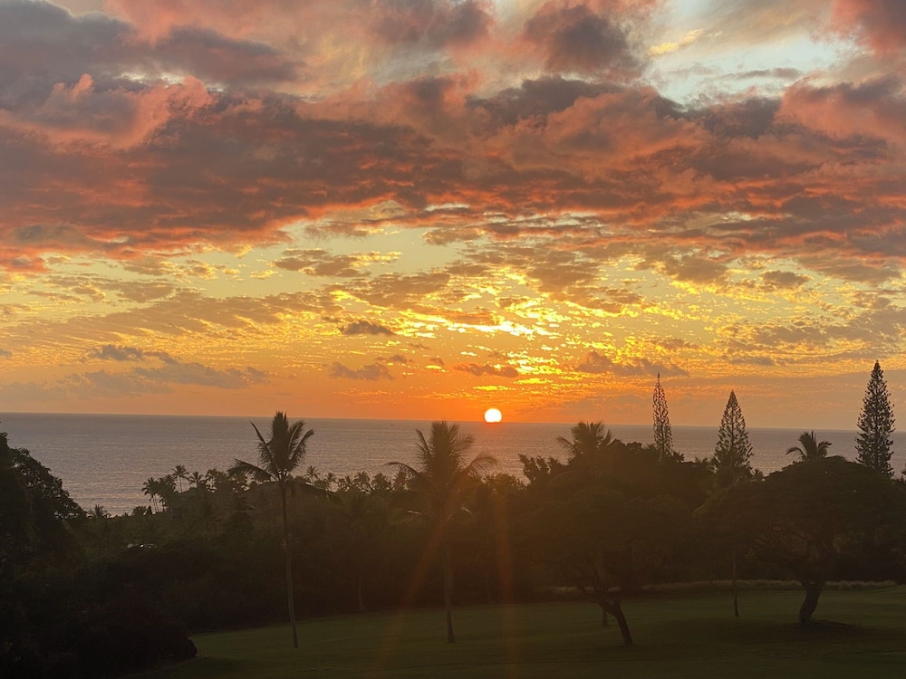 2 Bedrooms + Loft - Sleeps 6 - Ocean & Golf Views - Lanai - Vrkcv