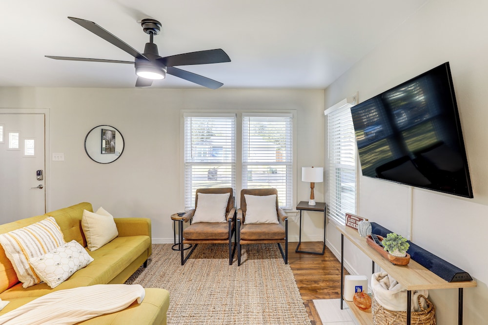 Walk to Cowboys Stadium! Arlington Home w/ Yard