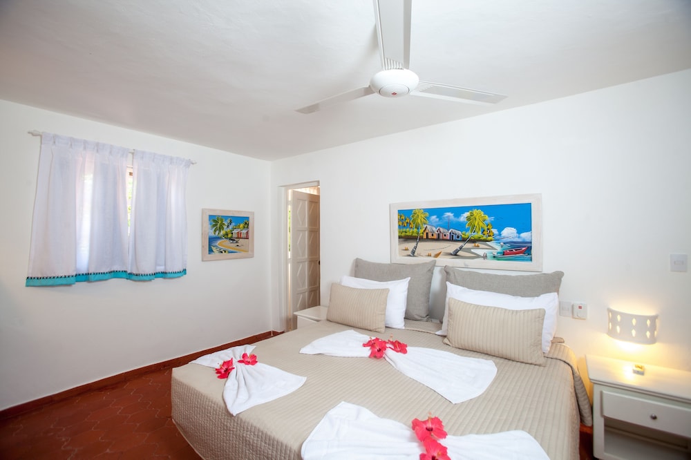 Los Corales Beach Village