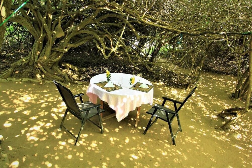 Podi Hoona Yala Safari Camp