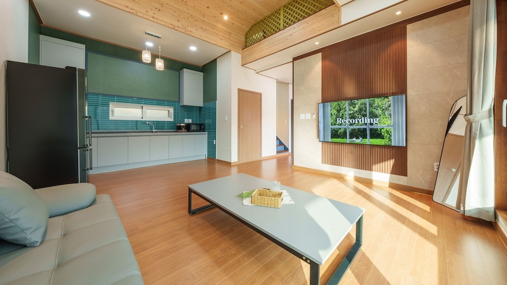Hongcheon Vivaldi Four Seasons Pension