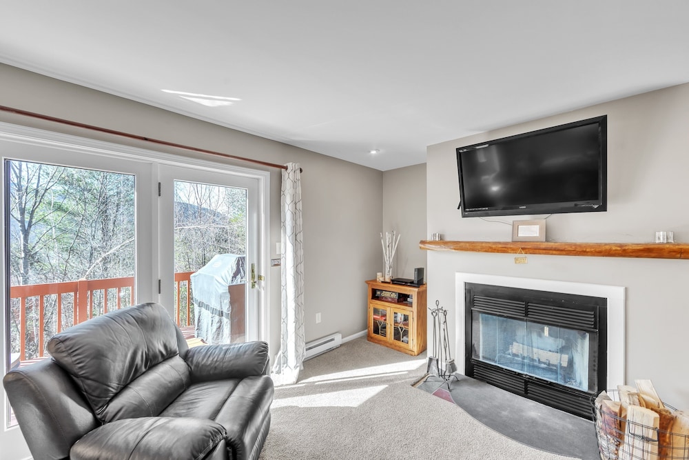 Fox Lair 29l - Cozy End Unit With Mountain Views 2 Bedroom Townhouse by The Summit at Gore Mountain