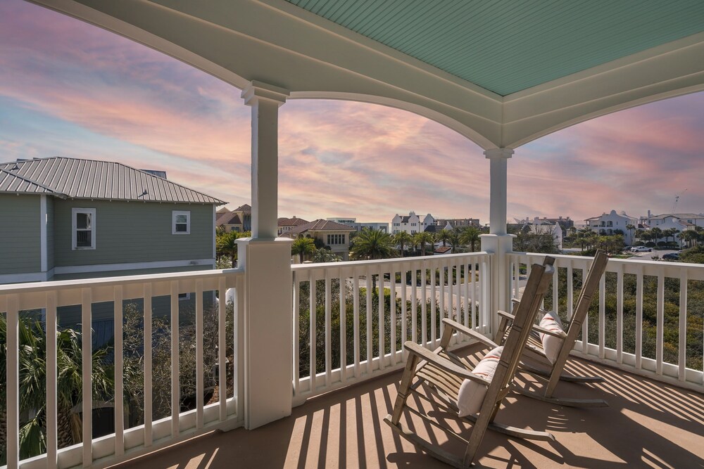 Fin by Avantstay 9 BR Destin Oasis With Pool Spa Walk to Beach
