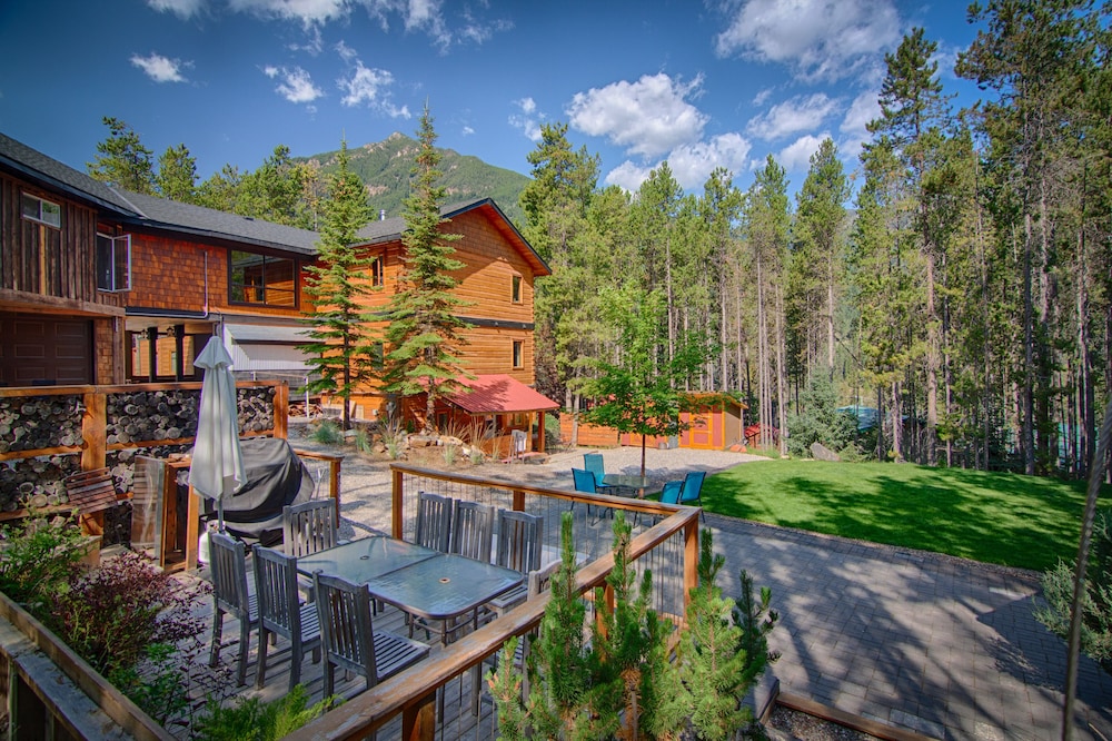 Earl Grey Lodge