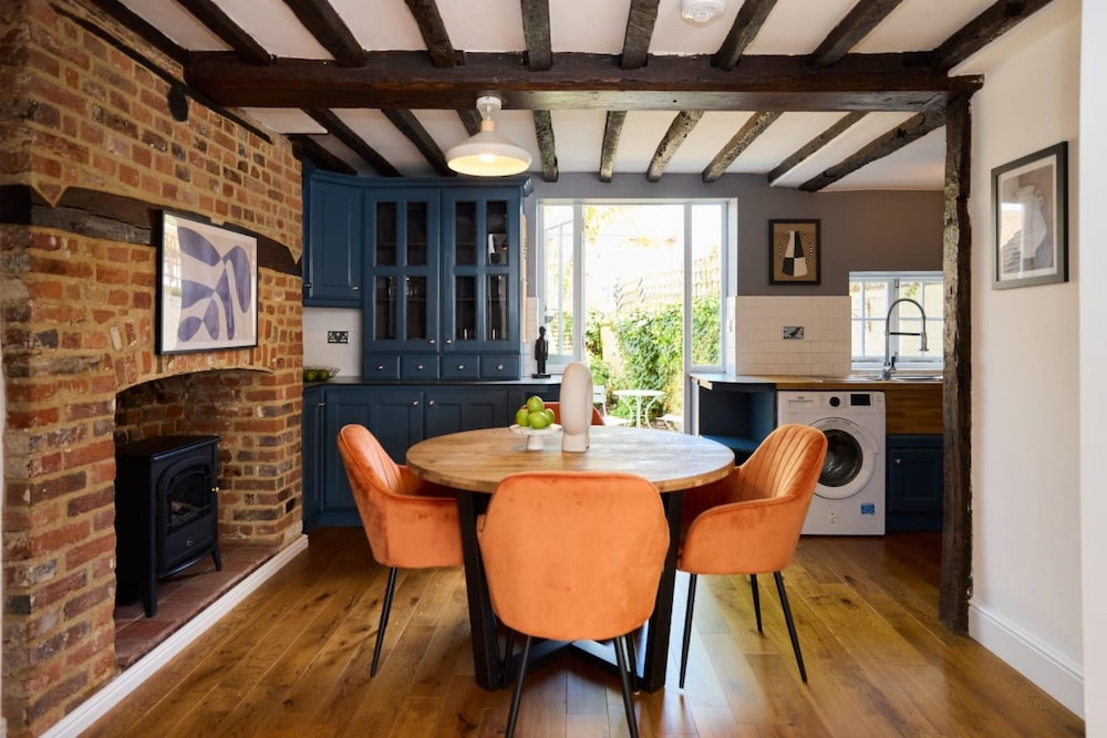 The Hatfield Maisonette - Spacious 6bdr House With Garden view 4