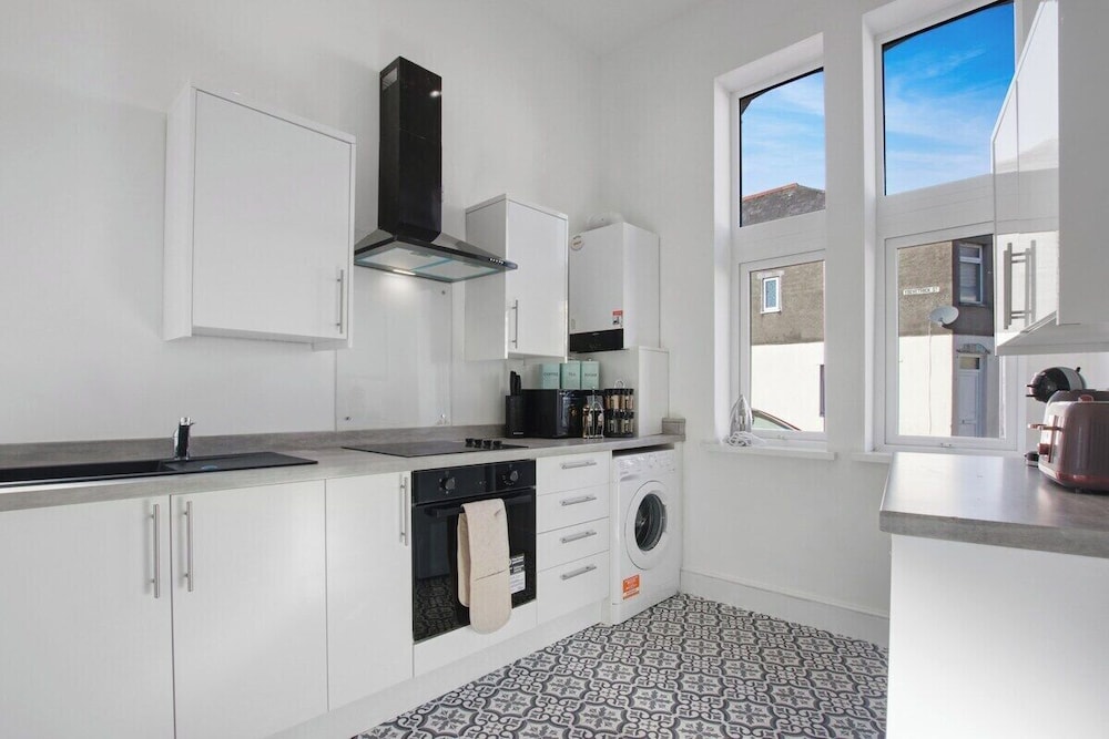 Compact 1-bed Flat for Friends & Colleagues