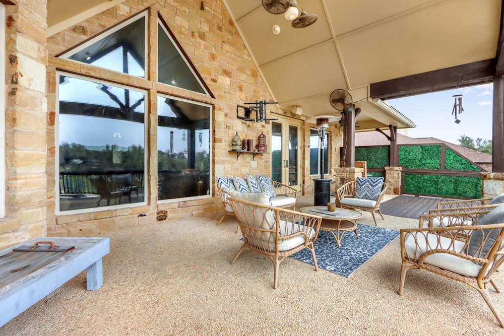 Piece of Haven A Hill Country Retreat for 7!