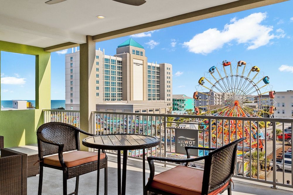 Boardwalk Pent House by Carolina Retreats