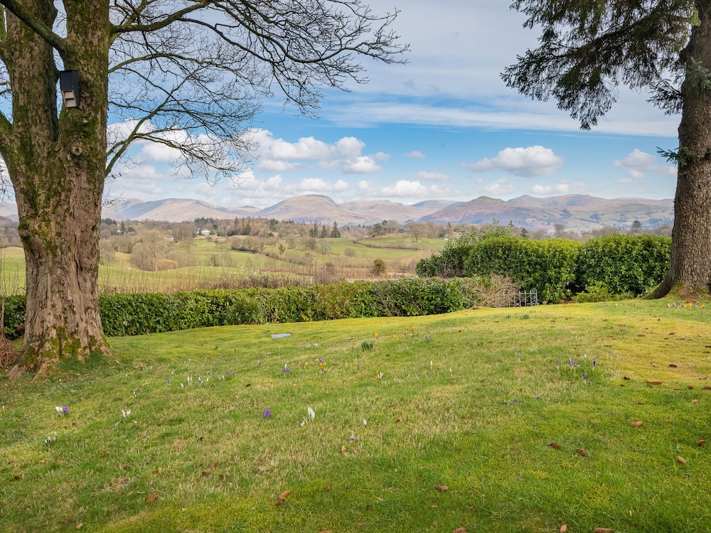Hilltop At Hawkshead Hill