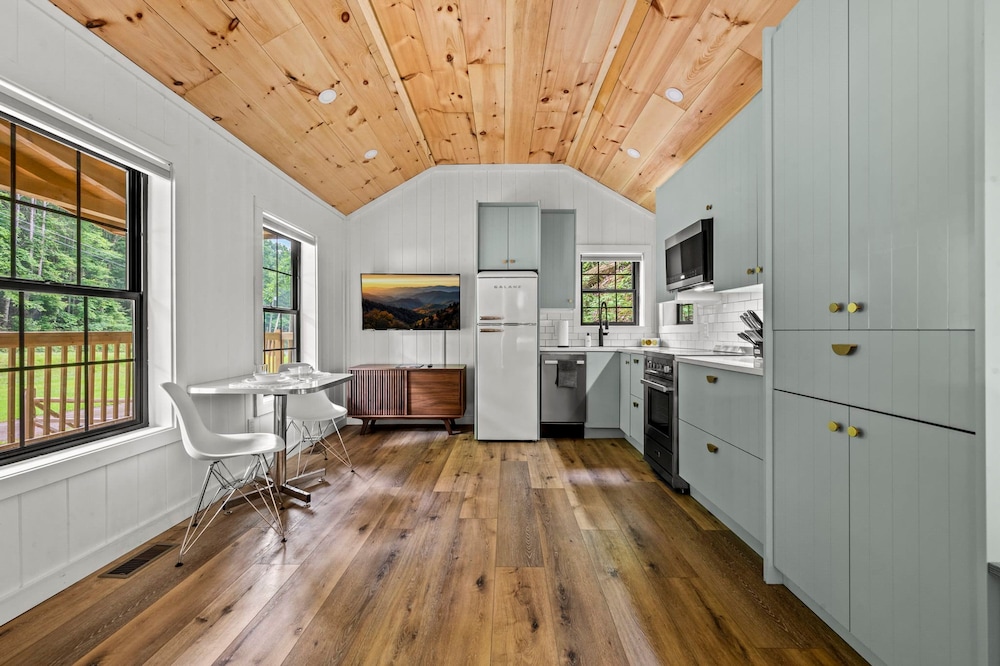 Gburg Pet-friendly Studio Cabin 5 Firepit Games