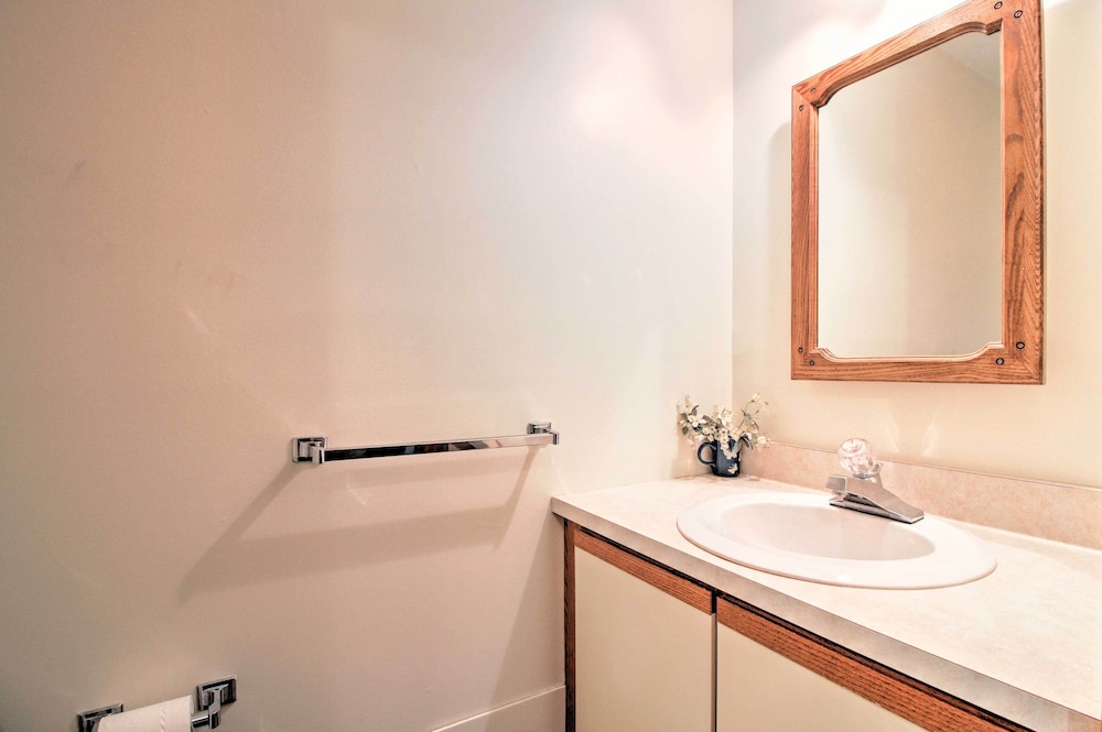 1 Mi to Killington Resort: Townhome w/ Dry Sauna!