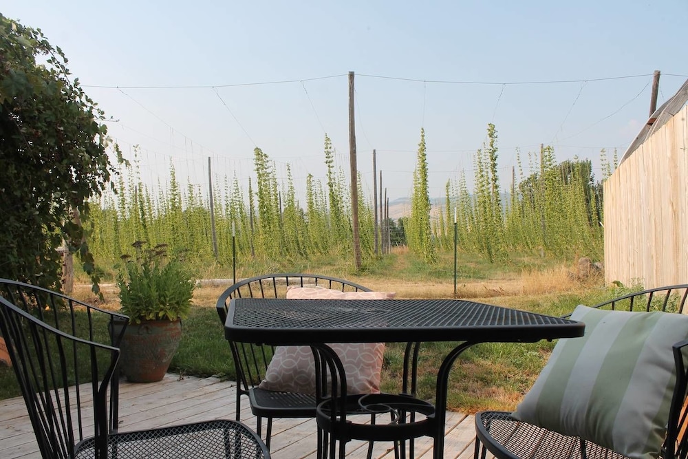 Ashland Vacations - Hopyard View Farm - A Farm Experience in Ashland - Property Image 15