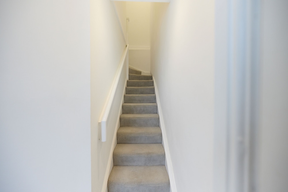 Central Tadworth Flat