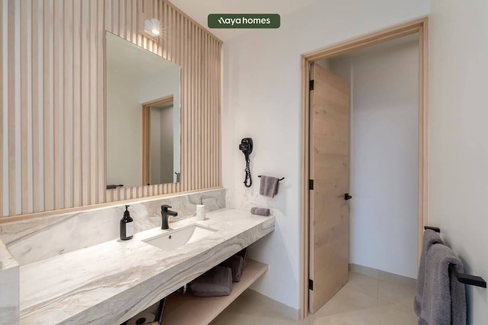 New 1BR Condo Near Marina and Downtown - Pool