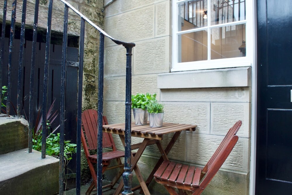 Central New Town Flat, Near Princes Street