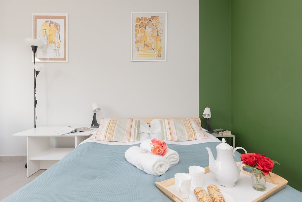 Warsaw Batuty Apartment by Renters view 3