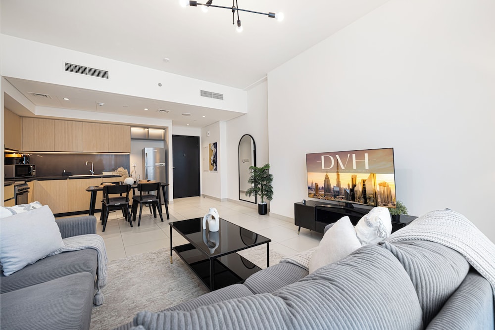Burj Crown Lux Apartment by Dubai Mall