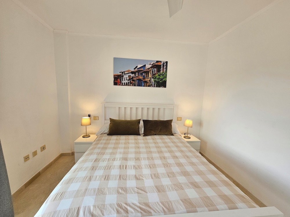 Comfortable Modern House With Jacuzzi, and Access to Swimming Pool