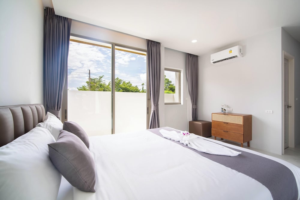 Classic Modern Pool Villas Rawai 3BR