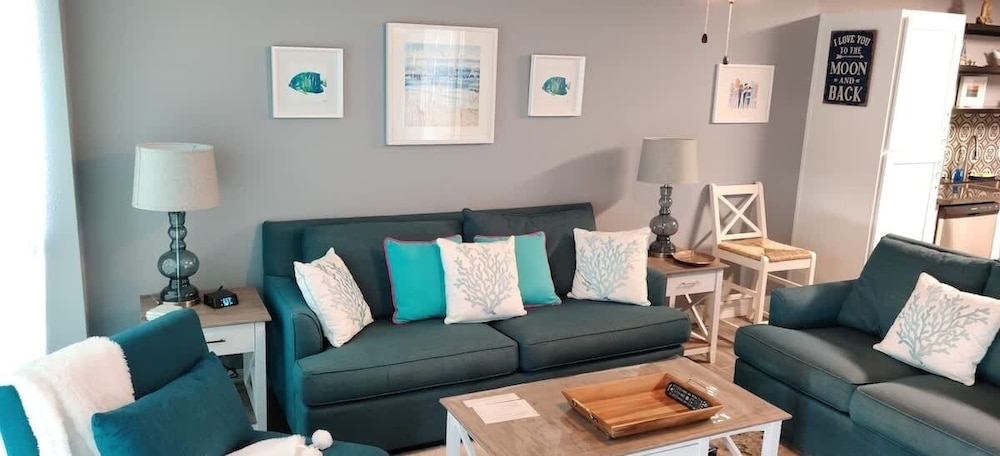 Saida Beachfront Luxe Condo Two Heated Pools 2 Bedroom Condo
